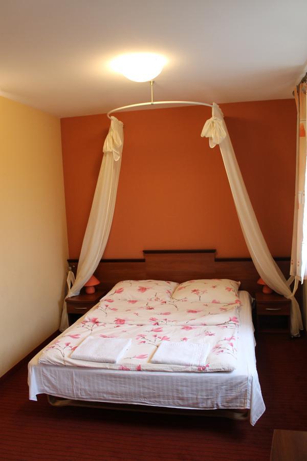 Hotel Vanillia Клуки Экстерьер фото